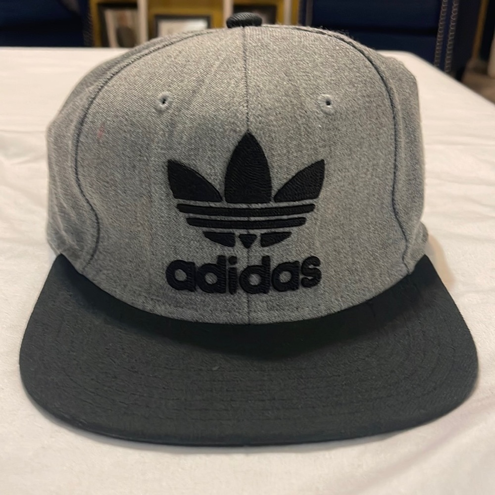 adidas black and gray flat brim adjustable snap back hat